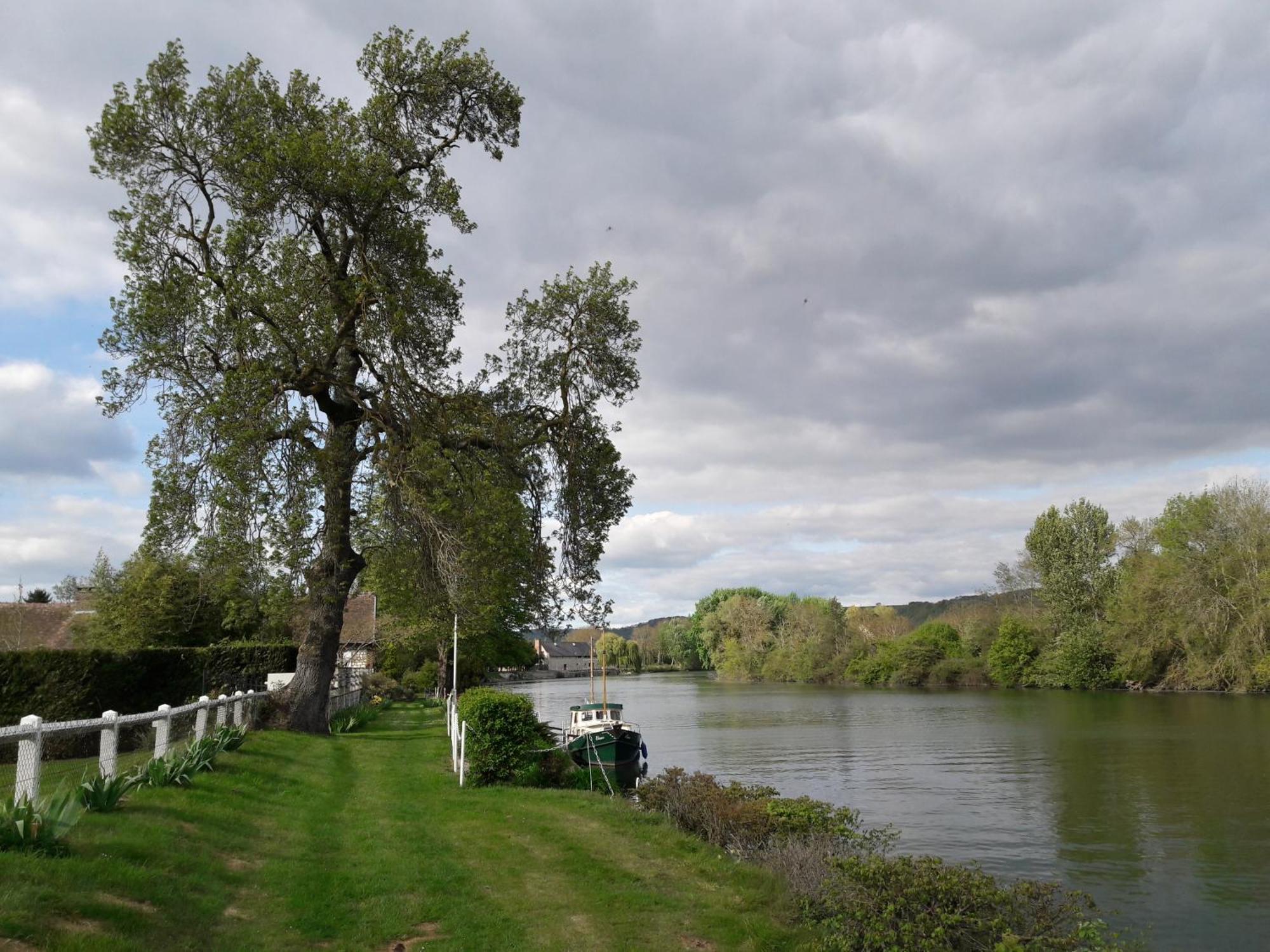 Les Jardins De Felicie Villa Poses Exterior photo
