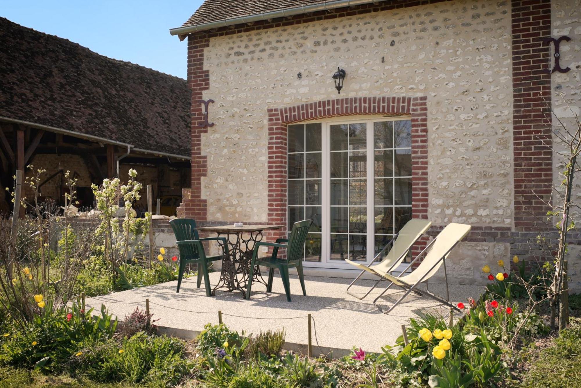 Les Jardins De Felicie Villa Poses Exterior photo