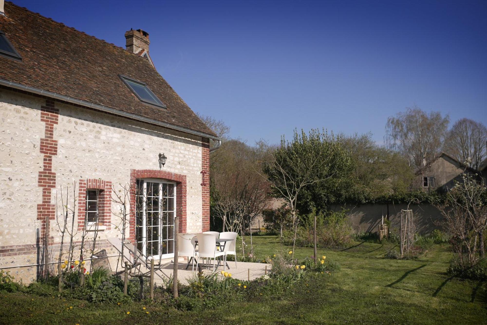Les Jardins De Felicie Villa Poses Exterior photo